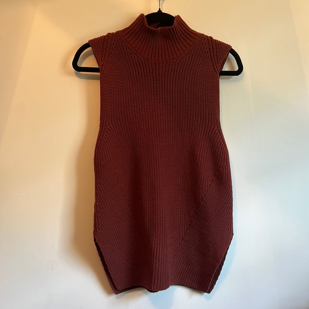 Mock neck sleeveless sweater - perfect for fall 🍁